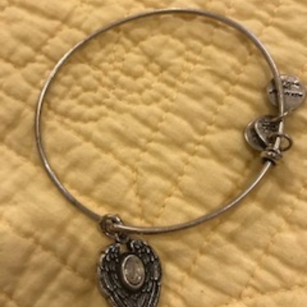 Angel wings bracelet